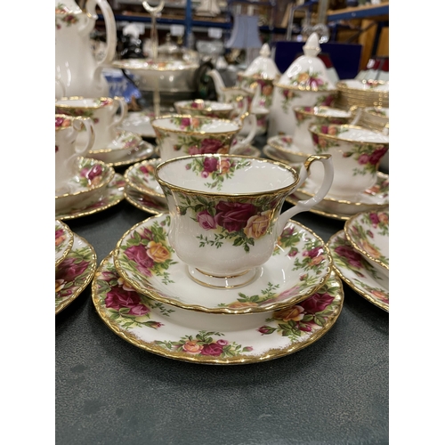 76 - A LARGE QUANTITY OF ROYAL ALBERT 'OLD COUNTRY ROSES' DINNER WARE TO INCLUDE VARIOUS SIZES OF PLATES,... 