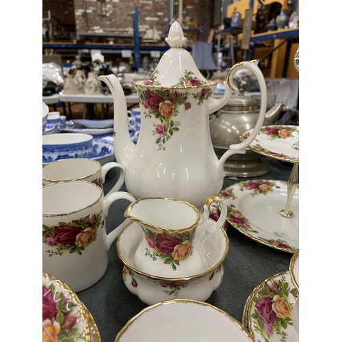 76 - A LARGE QUANTITY OF ROYAL ALBERT 'OLD COUNTRY ROSES' DINNER WARE TO INCLUDE VARIOUS SIZES OF PLATES,... 