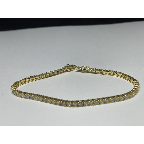 576 - A MARKED 14K TENNIS BRACELET WITH GEMOLOGY CARD IN A PRESENTATION BOX