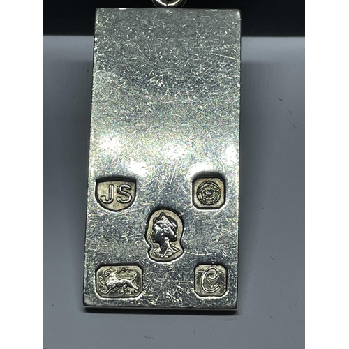 651 - A MARKED SILVER NECKLACE WITH SILVER INGOT PENDANT IN A PRESENTATION BOX