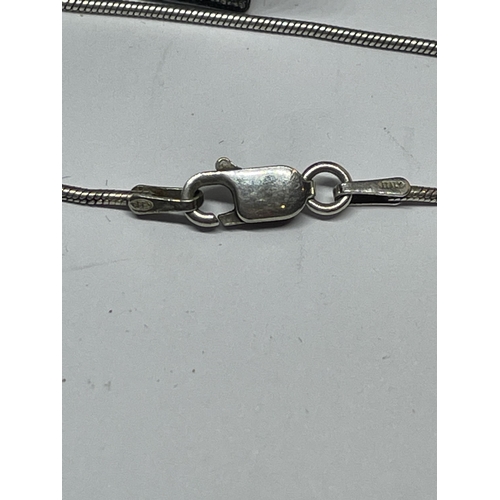 651 - A MARKED SILVER NECKLACE WITH SILVER INGOT PENDANT IN A PRESENTATION BOX