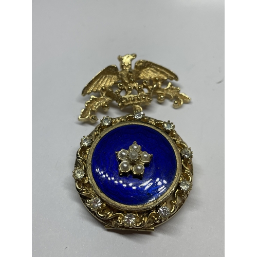 653 - A FLORENZA VINTAGE BROOCH IN CLASSIC ROYAL BLUE ENAMEL AND PEARLS WITH A PRESENTATION BOX