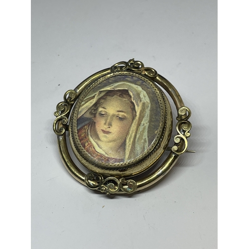 655 - AN ANTIQUE VICTORIAN GLIT BROOCH WITH SWIVEL PICTURE