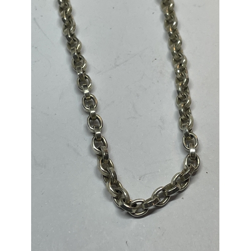 669 - A AMRKED SILVER BELCHER CHAIN NECKLACE IN A PRESNTATION BOX WITH POUCH