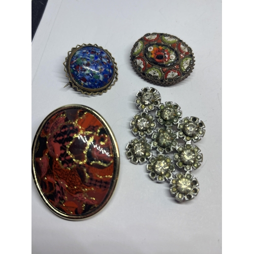 680 - TWELVE VARIOUS VINTAGE BROOCHES