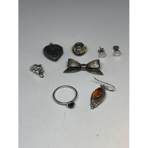 682 - VARIOUS SILVER ITEMS TO INCLUDE A LOCKET, BROOCH, EARRINGS, RING ETC