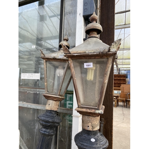 1501 - A PAIR OF VINTAGE CAST IRON COURTYARD LAMP POST WITH DECORATIVE TOPS (H:160CM)