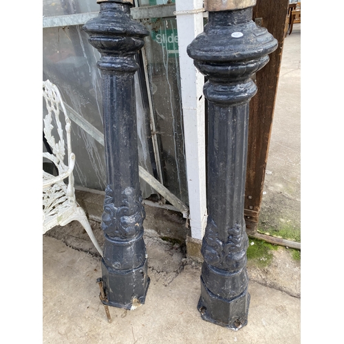 1501 - A PAIR OF VINTAGE CAST IRON COURTYARD LAMP POST WITH DECORATIVE TOPS (H:160CM)