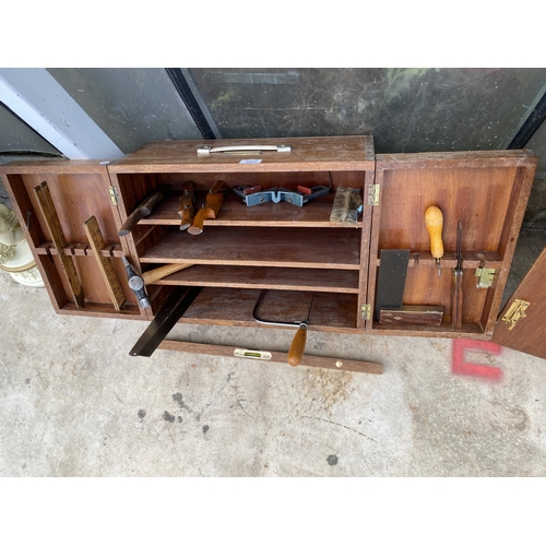 1509 - A TEAK JOINERS CHEST WITH AN ASSORTMENT OF TOOLS TO INCLUDE WOOD PLANES, A HAMMER AND A SAW ETC