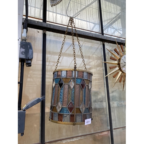 1511 - A VINTAGE BRASS LIGHT SHADE WITH GLAZED AND LEADED STAINGLASS AND BRASS HANGING CHAINS