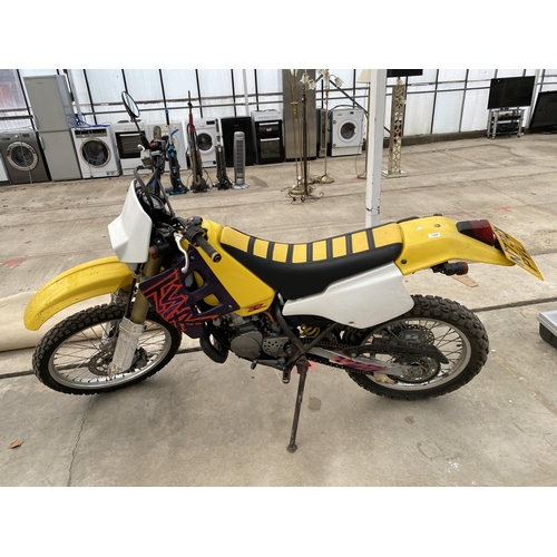 1550 - A 1996 IMPORT SUZUKI TS125 TRIALS BIKE WITH 6 GEARS, V5 DOCUMENT, MOT UNTIL SEPTEMBER 2025, STARTS A... 