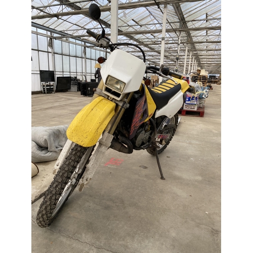 1550 - A 1996 IMPORT SUZUKI TS125 TRIALS BIKE WITH 6 GEARS, V5 DOCUMENT, MOT UNTIL SEPTEMBER 2025, STARTS A... 