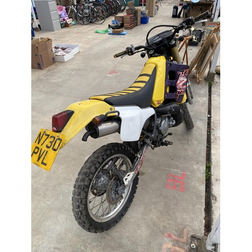 1550 - A 1996 IMPORT SUZUKI TS125 TRIALS BIKE WITH 6 GEARS, V5 DOCUMENT, MOT UNTIL SEPTEMBER 2025, STARTS A... 