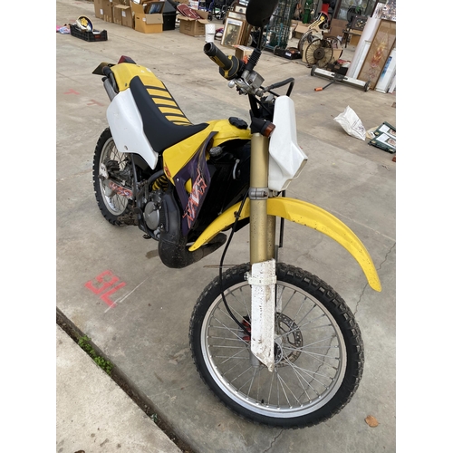 1550 - A 1996 IMPORT SUZUKI TS125 TRIALS BIKE WITH 6 GEARS, V5 DOCUMENT, MOT UNTIL SEPTEMBER 2025, STARTS A... 