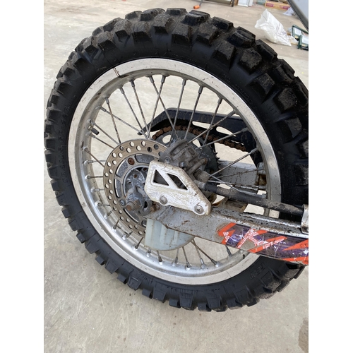 1550 - A 1996 IMPORT SUZUKI TS125 TRIALS BIKE WITH 6 GEARS, V5 DOCUMENT, MOT UNTIL SEPTEMBER 2025, STARTS A... 