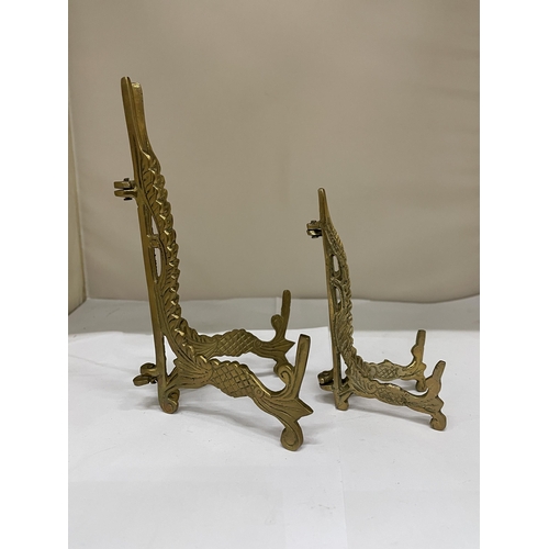 164 - A PAIR OF VINTAGE BRASS EASEL/DISPLAY STANDS