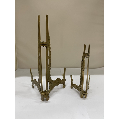 164 - A PAIR OF VINTAGE BRASS EASEL/DISPLAY STANDS