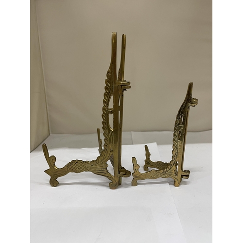 164 - A PAIR OF VINTAGE BRASS EASEL/DISPLAY STANDS