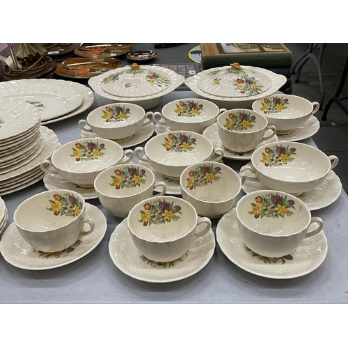 201 - A QUANTITY OF VINTAGE SIMPSONS 'SOLIAN WARE' DINNER WARE TO INCLUDE SERVING PLATTERS TUREENS, SOUP C... 