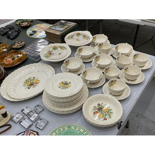 201 - A QUANTITY OF VINTAGE SIMPSONS 'SOLIAN WARE' DINNER WARE TO INCLUDE SERVING PLATTERS TUREENS, SOUP C... 