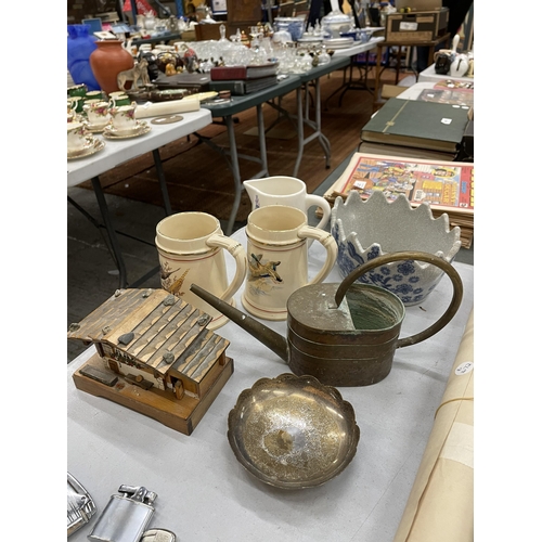 212 - A MIXED LOT TO INCLUDE GAME BIRD CERAMIC TANKARDS, PLANTER, JUG, SMALL COPPER WATERING CAN, ETC