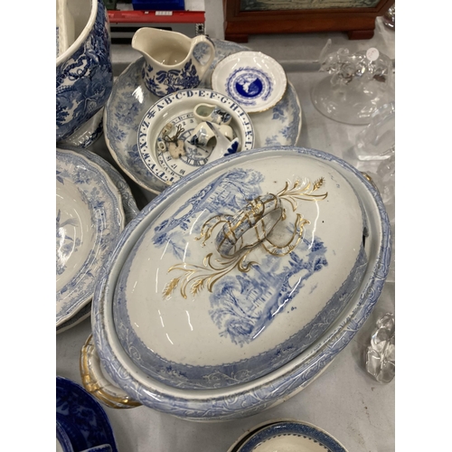 252 - A LARGE QUANTITY OF VINTAGE BLUE AND WHITE POTTERY TO INCLUDE SERVING BOWLS, A LIDDED TUREEN, PLATTE... 