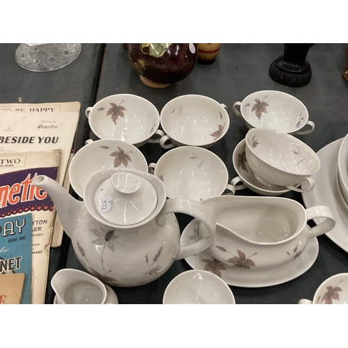 274 - A LARGE QUANTITY OF ROYAL DOULTON TUMBLING LEAVES TO INCLUDE A COFFEEPOT, CUPS AND SAUCERS, SOUP COU... 