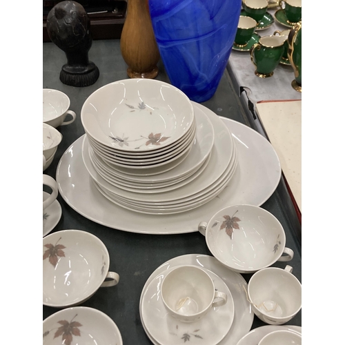 274 - A LARGE QUANTITY OF ROYAL DOULTON TUMBLING LEAVES TO INCLUDE A COFFEEPOT, CUPS AND SAUCERS, SOUP COU... 