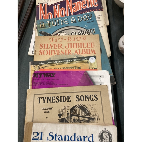 275 - A QUANTITY OF SHEET MUSIC TO INCLUDE 21 STANDARD SEA SONGS, TYNESIDE SONGS, TIT-BITS SILVER JUBILEE ... 