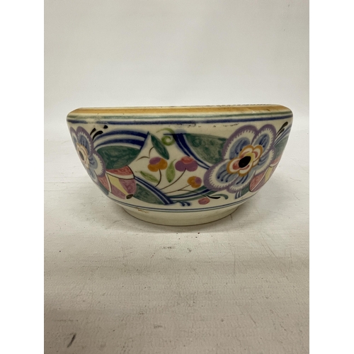 39 - A VINTAGE POOLE POTTERY BOWL WITH FLORAL PATTERN AND IMPRESSED POOLE MARK TO THE BASE, DIAMETER 20CM