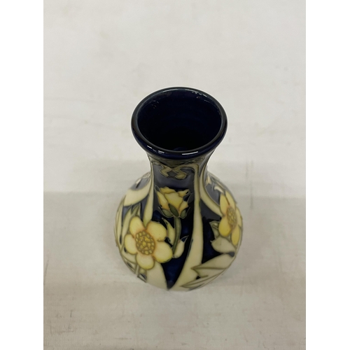 720 - A MOORCROFT BUTTERCUP MEADOW VASE - 14 CM