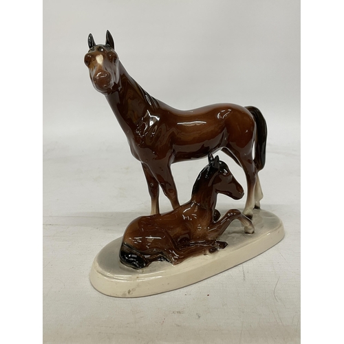 738 - A VINTAGE HERTWIG KATZHUTTE GERMAN PORCELAIN FIGURE OF A MARE AND FOAL