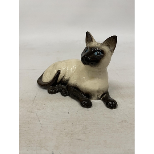 742 - A BESWICK GLAZED FIGURE OF A SIAMESE CAT