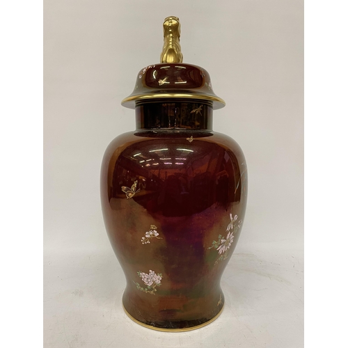 75 - A LARGE CARLTON WARE ROUGE ROYALE LIDDED TEMPLE JAR WITH FOO DOG FINIAL, HEIGHT 48CM