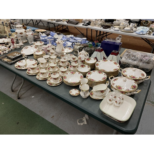 76 - A LARGE QUANTITY OF ROYAL ALBERT 'OLD COUNTRY ROSES' DINNER WARE TO INCLUDE VARIOUS SIZES OF PLATES,... 