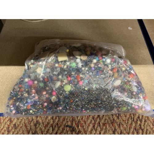 421 - 8.5 KG OF MIXED COSTUME JEWELLERY BEADS