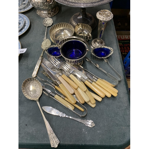 431 - A QUANTITY OF SILVER PLATE TO INCLUDE AN ORNATE COFFEE POT, FOOTED CAKE STAND, CREAM JUG, SUGAR BOWL... 