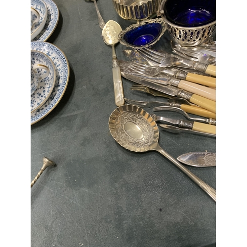 432 - A ROYAL CROWN DERBY OSBORNE REG. NO. 33641 BLUE AND WHITE TEASET TO INCLUDE SIX TEACUPS, SAUCERS CAK... 