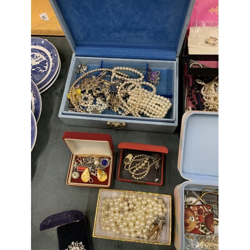 438 - A LARGE COLLECTION OF COSTUME JEWELLERY AND JEWELLERY BOXES