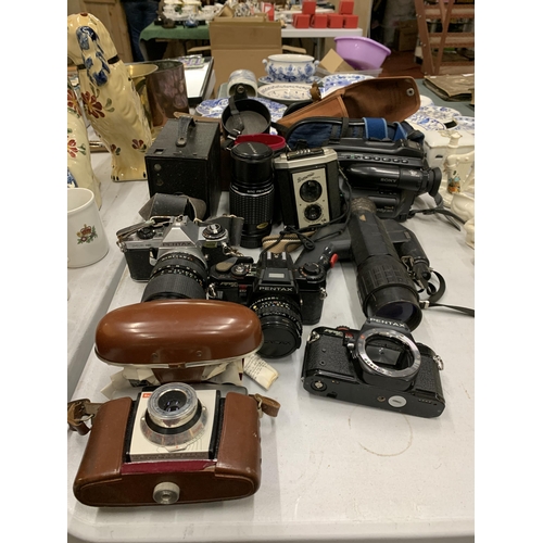 444 - A QUANTITY OF CAMERAS AND LENS TO INCLUDE PENTAX, KODAK, BROWNIE AND CAMERA CASES