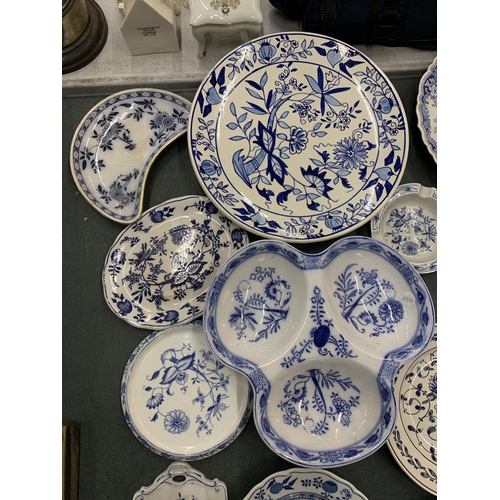 468 - A COLLECTION OF BLUE AND WHITE CERAMIC SERVING DISHES, PLATES AND BOWLS TO INCLUDE A COPELAND SPODE,... 