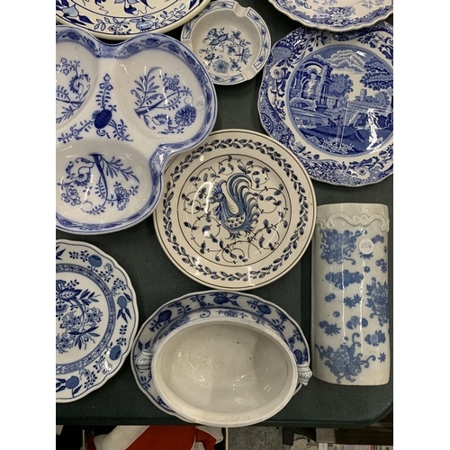 468 - A COLLECTION OF BLUE AND WHITE CERAMIC SERVING DISHES, PLATES AND BOWLS TO INCLUDE A COPELAND SPODE,... 