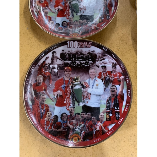 485 - TWELVE MANCHESTER UNITED PREMIERSHIP KINGS PLATES