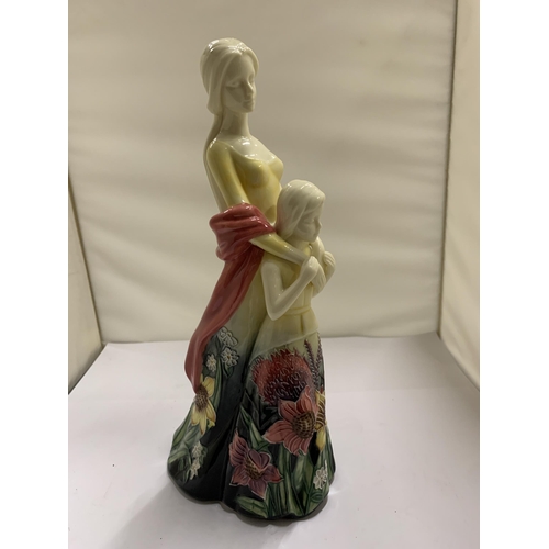 497 - AN OLD TUPTON WARE FIGURE OF A LADY AND GIRL, HEIGHT 28CM