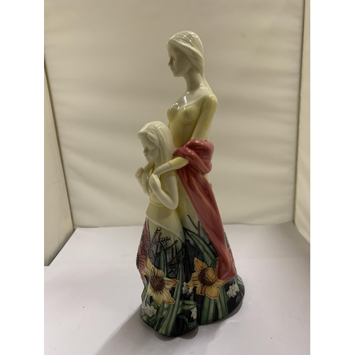 497 - AN OLD TUPTON WARE FIGURE OF A LADY AND GIRL, HEIGHT 28CM