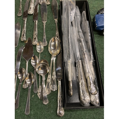 820 - A QUANTITY OF FLATWARE TO INCLUDE A CARVING SET, LADELS, ETC PLUS A SILVER PLATED LIDDED BOWL