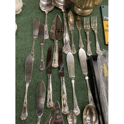 820 - A QUANTITY OF FLATWARE TO INCLUDE A CARVING SET, LADELS, ETC PLUS A SILVER PLATED LIDDED BOWL