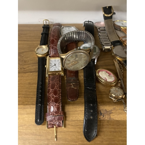 826 - TWELVE VINTAGE AND MODERN WATCHES