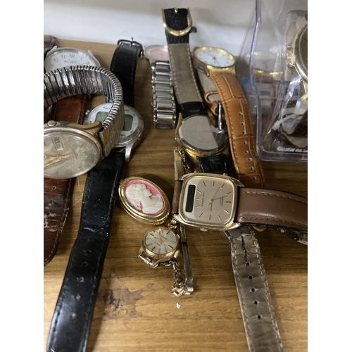 826 - TWELVE VINTAGE AND MODERN WATCHES