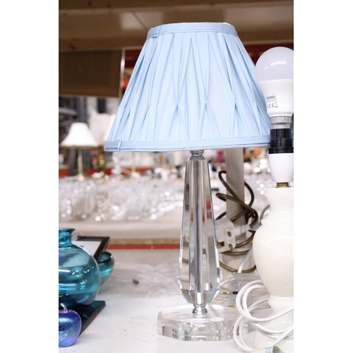 1003 - TWO CRYSTAL TABLE LAMP BASES WITH SHADES TOGETHER WITH AN ONYX LAMP BASE AND A WOODEN LAMP BASE